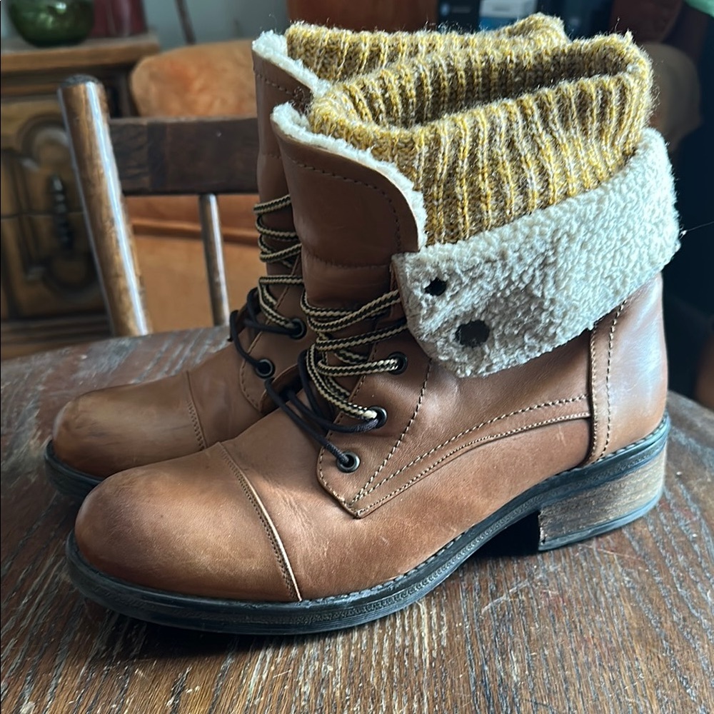 Light Brown Leather Ankle Boots with Knit Cuff